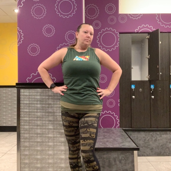 Meet your Posher, Tiffany - Picture 3 of 5